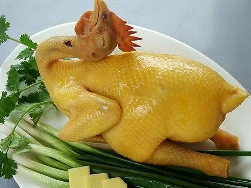 Cách luộc gà cúng Tất niên thơm ngon, da vàng óng, không bị nứt ảnh 1