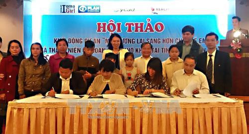 Đại diện các Tổ chức ký biên bản ghi nhớ. Ảnh: Mai Trang-TTXVN Đại diện các Tổ chức ký biên bản ghi nhớ. Ảnh: Mai Trang-TTXVN