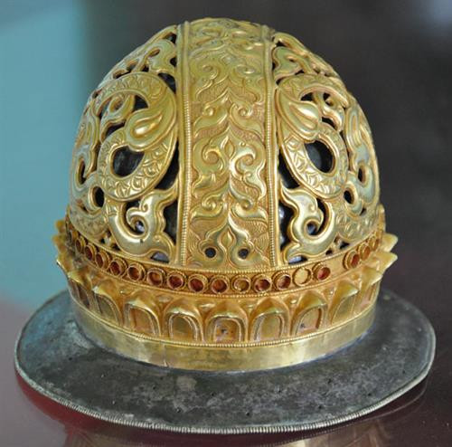 Bộ chụp tóc của hoàng hậu Po Pia Som. Bộ chụp tóc của hoàng hậu Po Pia Som.