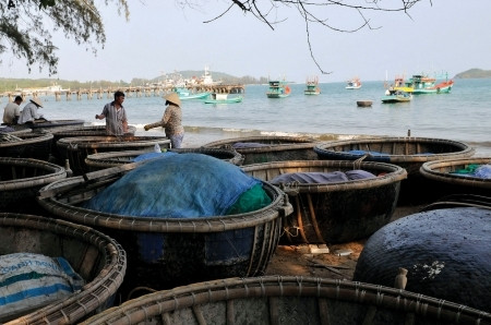 Ngư dân và cảnh sát biển luôn là lực lượng nòng cốt tham gia bảo vệ vững chắc chủ quyền biển, đảo Việt Nam