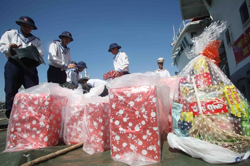 Quà tặng được đóng gói cẩn thận... Ảnh: Trần Việt – TTXVN Quà tặng được đóng gói cẩn thận... Ảnh: Trần Việt – TTXVN