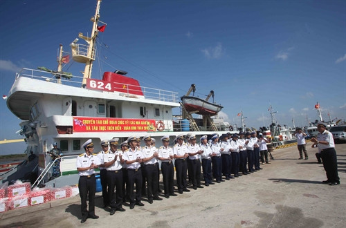 Cán bộ, chiến sỹ hải quân sẵn sàng lên đường. Ảnh: Trần Việt - TTXVN Cán bộ, chiến sỹ hải quân sẵn sàng lên đường. Ảnh: Trần Việt - TTXVN