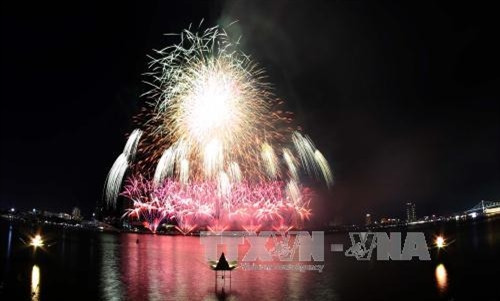 Màn trình diễn pháo hoa của đội Italy. Ảnh: Trần Lê Lâm – TTXVN Màn trình diễn pháo hoa của đội Italy. Ảnh: Trần Lê Lâm – TTXVN Màn trình diễn pháo hoa của đội Australia. Ảnh: Trần Lê Lâm – TTXVN