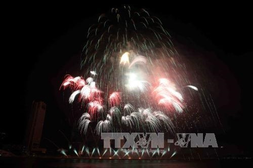 Màn trình diễn pháo hoa của đội Italy. Ảnh: Trần Lê Lâm – TTXVN Màn trình diễn pháo hoa của đội Italy. Ảnh: Trần Lê Lâm – TTXVN Màn trình diễn pháo hoa của đội Australia. Ảnh: Trần Lê Lâm – TTXVN