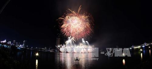 Màn trình diễn pháo hoa của đội Italy. Ảnh: Trần Lê Lâm – TTXVN Màn trình diễn pháo hoa của đội Italy. Ảnh: Trần Lê Lâm – TTXVN Màn trình diễn pháo hoa của đội Australia. Ảnh: Trần Lê Lâm – TTXVN