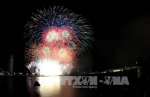 Màn trình diễn pháo hoa của đội Italy. Ảnh: Trần Lê Lâm – TTXVN Màn trình diễn pháo hoa của đội Italy. Ảnh: Trần Lê Lâm – TTXVN Màn trình diễn pháo hoa của đội Australia. Ảnh: Trần Lê Lâm – TTXVN