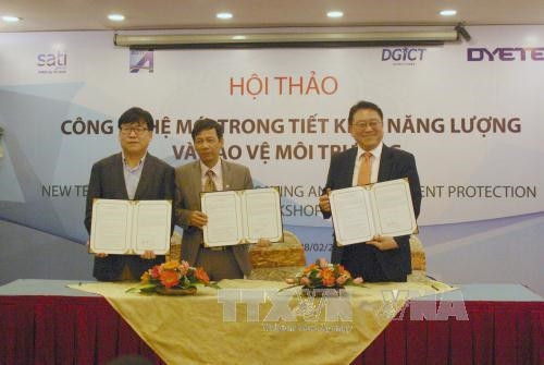 Các bên ký kết thỏa thuận hợp tác chuyển giao công nghệ. Ảnh: Tiến Lực – TTXVN