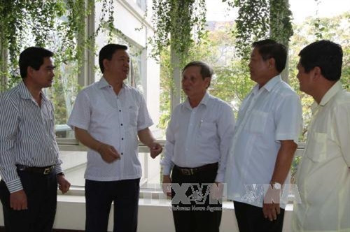 Bí thư Thành ủy Thành phố Hồ Chí Minh Đinh La Thăng với các đại biểu tham dự hội nghị. Ảnh: Thanh Vũ-TTXVN Bí thư Thành ủy Thành phố Hồ Chí Minh Đinh La Thăng với các đại biểu tham dự hội nghị. Ảnh: Thanh Vũ-TTXVN