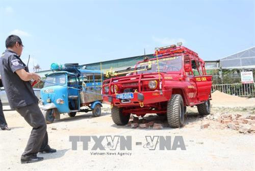 Chiếc xe chữa cháy chuyên dụng của Đội tự quản sẵn sàng làm nhiệm vụ khi có hoả hoạn xảy ra. Ảnh: Nguyễn Dũng - TTXVN Chiếc xe chữa cháy chuyên dụng của Đội tự quản sẵn sàng làm nhiệm vụ khi có hoả hoạn xảy ra. Ảnh: Nguyễn Dũng - TTXVN