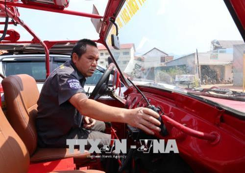 Khi có hoả hoạn xảy ra, các thành viên trong đội liên lạc với nhau bằng bộ đàm để thực hiện nhiệm vụ. Ảnh: Nguyễn Dũng - TTXVN Khi có hoả hoạn xảy ra, các thành viên trong đội liên lạc với nhau bằng bộ đàm để thực hiện nhiệm vụ. Ảnh: Nguyễn Dũng - TTXVN