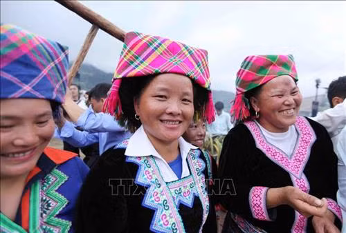 Đặc sắc lễ hội thi giã bánh giầy của đồng bào dân tộc Mông ảnh 14