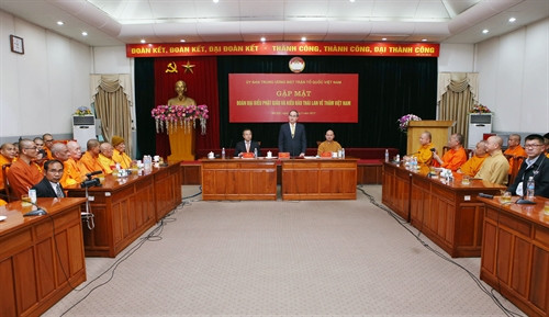 Chủ tịch Uỷ ban Trung ương Mặt trận Tổ quốc Việt Nam Nguyễn Thiện Nhân tiếp thân mật Đoàn đại biểu Phật giáo và kiều bào Việt Nam tại Thái Lan về thăm Việt Nam. Ảnh: Nguyễn Dân – TTXVN