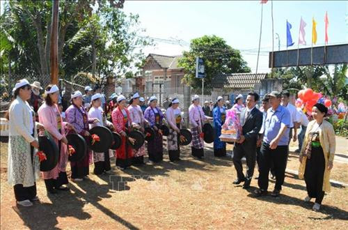 Biểu diễn Cồng chiêng đón khách đến dự Lễ. Ảnh: Tuấn Anh - TTXVN Biểu diễn Cồng chiêng đón khách đến dự Lễ. Ảnh: Tuấn Anh - TTXVN