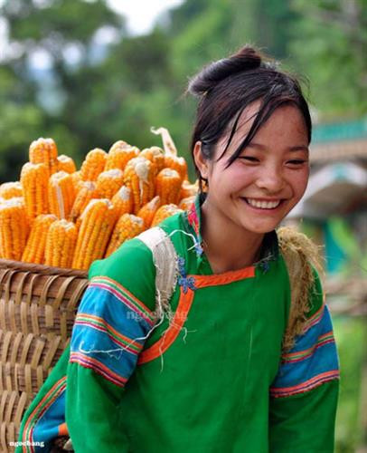 Phụ nữ dân tộc Phù Lá nô nức đi chợ mua thực phẩm dự trữ cho những Ngày Tết Phụ nữ dân tộc Phù Lá nô nức đi chợ mua thực phẩm dự trữ cho những Ngày Tết