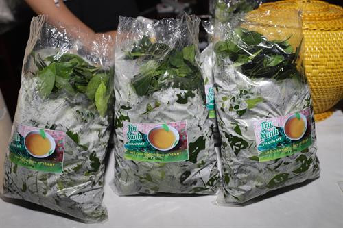 Một số sản phẩm nông nghiệp tiêu biểu của thị xã Sơn Tây được giới thiệu tại Hội thảo.