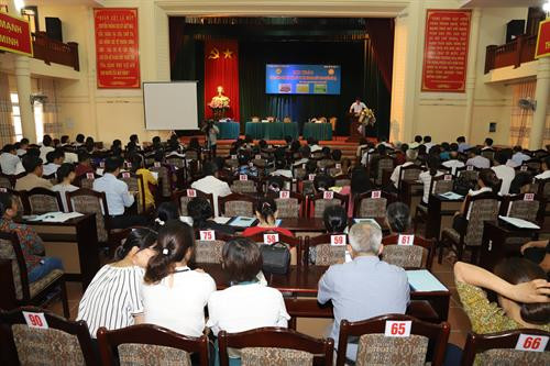 Toàn cảnh Hội thảo “Tăng cường liên kết sản xuất và kết nối cung cầu theo chuỗi giá trị” tại thị xã Sơn Tây.