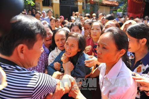 Những hình ảnh xúc động trong lễ tang nhà báo Đinh Hữu Dư ảnh 14 Những hình ảnh xúc động trong lễ tang nhà báo Đinh Hữu Dư ảnh 14