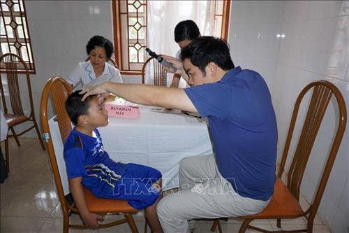 Trẻ em khuyết tật được khám sàng lọc và phẫu thuật miễn phí. Ảnh: Diệp Anh – TTXVN Trẻ em khuyết tật được khám sàng lọc và phẫu thuật miễn phí. Ảnh: Diệp Anh – TTXVN