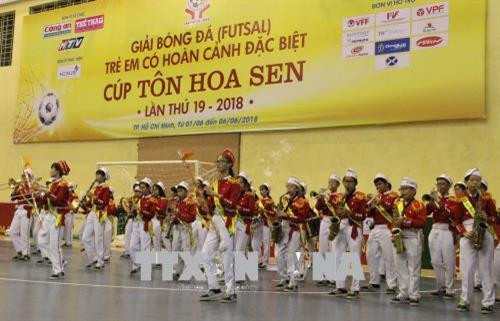 Khai mạc Giải Bóng đá futsal trẻ em có hoàn cảnh đặc biệt cúp Tôn Hoa Sen lần thứ 19 năm 2018. Ảnh: Xuân Dự - TTXVN