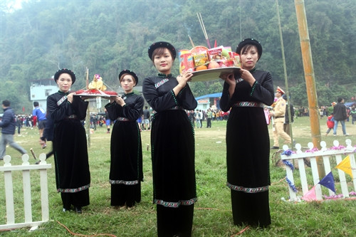 Phần rước lễ của các xã trong huyện.