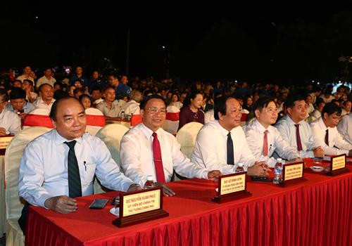 Thủ tướng Nguyễn Xuân Phúc và các đại biểu tham dự chương trình. Ảnh: Thống Nhất-TTXVN