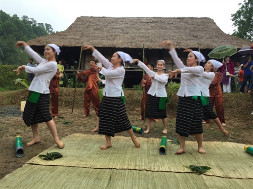 Vũ điệu trong lễ bốc Mó. Vũ điệu trong lễ bốc Mó.