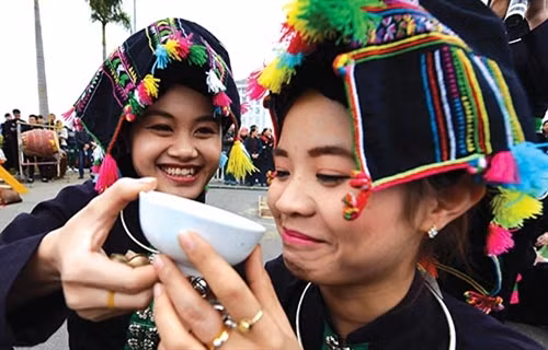 Các cô gái Thái trong ngày hội. Ảnh: Thanh Hà.