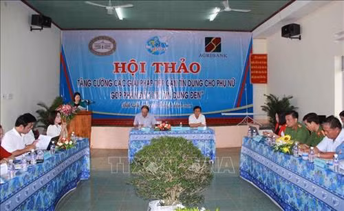 Ngày 18/4/2019, tại huyện Cư M’gar (Đắk Lắk), Trung ương Hội Liên hiệp phụ nữ Việt Nam phối hợp với Ngân hàng Nhà nước Việt Nam, Ngân hàng Nông nghiệp và Phát triển nông thôn Chi nhánh Đắk Lắk tổ chức Hội thảo Tăng cường các giải pháp tín dụng cho phụ nữ góp phần đẩy lùi tín dụng đen. Ảnh: Phạm Cường - TTXVN