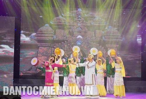 Các tiết mục văn nghệ tại buổi Lễ. Ảnh: Nam Sương