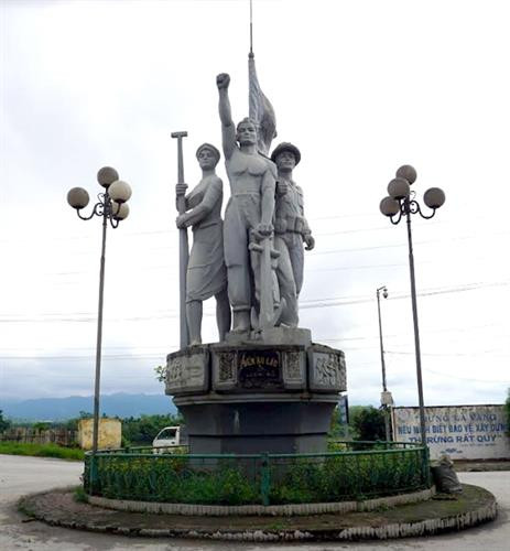 Tượng đài bến Âu Lâu - biểu tượng quyết thắng của quân và dân Yên Bái trong kháng chiến chống Pháp. Ảnh: baoyenbai.com.vn Tượng đài bến Âu Lâu - biểu tượng quyết thắng của quân và dân Yên Bái trong kháng chiến chống Pháp. Ảnh: baoyenbai.com.vn