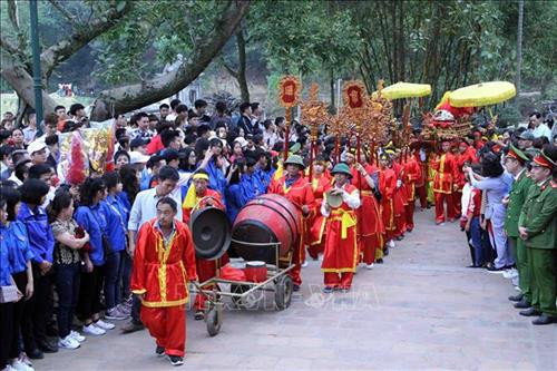 Lễ rước nữ tướng của người dân thôn Xuân Tàng, xã Bắc Phú. Ảnh: Quang Quyết - TTXVN Các đại biểu và nhân dân dâng hương trong ngày khai hội đền Sóc năm 2019. Ảnh: Quang Quyết - TTXVN Lễ rước ngựa sắt của người dân thôn Phù Mã, xã Phù Linh. Ảnh: Quang Quyết - TTXVN Lễ rước cầu húc của người dân thôn Xuân Dục, xã Tân Minh. Ảnh: Quang Quyết - TTXVN Lễ rước nữ tướng của người dân thôn Xuân Tàng, xã Bắc Phú. Ảnh: Quang Quyết - TTXVN Các đại biểu và nhân dân dâng hương trong ngày khai hội đền Sóc năm 2019. Ảnh: Quang Quyết - TTXVN Lễ rước ngựa sắt của người dân thôn Phù Mã, xã Phù Linh. Ảnh: Quang Quyết - TTXVN Lễ rước cầu húc của người dân thôn Xuân Dục, xã Tân Minh. Ảnh: Quang Quyết - TTXVN