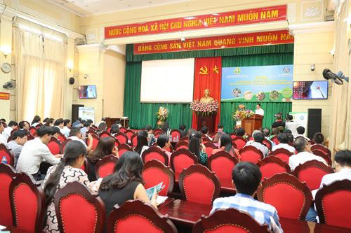 Toàn cảnh “Hội nghị kết nối sản xuất - tiêu thụ sản phẩm nông lâm thủy sản, phát triển chuỗi cung cấp rau, thịt, nông sản an toàn cho thành phố Hà Nội năm 2018”.