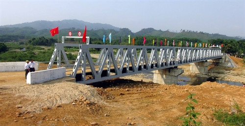 Cây cầu sắt mới khánh thành ở xã Trà Kót, huyện Bắc Trà My.