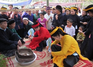 Lễ mừng thọ của người Tày thể hiện chữ hiếu của con cháu đối với các bậc sinh thành Lễ mừng thọ của người Tày thể hiện chữ hiếu của con cháu đối với các bậc sinh thành