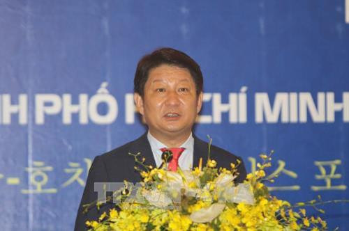 ÔngKwon Young Jin, Thị trưởng Thành phố Daegu phát biểu tại Diễn đàn. Ảnh: Thanh Vũ-TTXVN ÔngKwon Young Jin, Thị trưởng Thành phố Daegu phát biểu tại Diễn đàn. Ảnh: Thanh Vũ-TTXVN