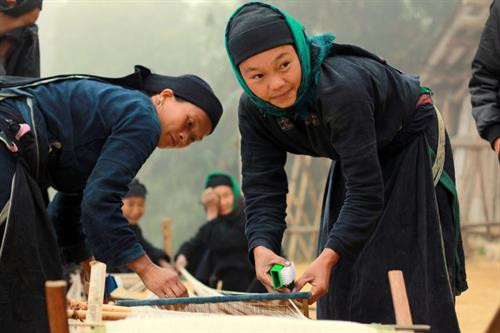 Mùa dệt ở bản La Chí ảnh 4 Mùa dệt ở bản La Chí ảnh 4