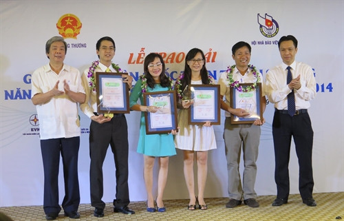 Các tác giả đạt giải A. Ảnh: Văn Sơn - TTXVN Các tác giả đạt giải A. Ảnh: Văn Sơn - TTXVN