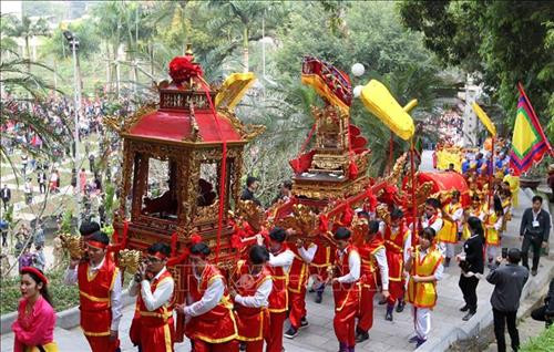 Lễ rước kiệu lên Đền Thượng. Ảnh: Quốc Khánh - TTXVN Lễ rước kiệu lên Đền Thượng. Ảnh: Quốc Khánh - TTXVN
