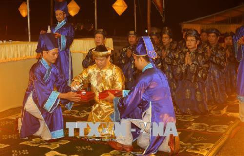 Lễ cúng trong Lễ tế Xã Tắc. Ảnh: Hồ Cầu - TTXVN Lễ cúng trong Lễ tế Xã Tắc. Ảnh: Hồ Cầu - TTXVN