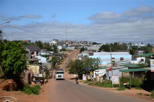 Trung tâm xã Nâm N’Jang, huyện Đắk Song, một trong những xã đi đầu cả tỉnh Đắk Nông về xây dựng nông thôn mới. Ảnh: Hưng Thịnh – TTXVN Trung tâm xã Nâm N’Jang, huyện Đắk Song, một trong những xã đi đầu cả tỉnh Đắk Nông về xây dựng nông thôn mới. Ảnh: Hưng Thịnh – TTXVN