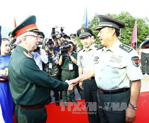 Thượng tướng Nguyễn Chí Vịnh, Thứ trưởng Bộ Quốc phòng đón Đoàn đại biểu Trung Quốc do Thượng tướng Phạm Trường Long, Phó Chủ tịch Quân ủy Trung ương Trung Quốc dẫn đầu sang dự Giao lưu hữu nghị Quốc phòng biên giới Việt Nam – Trung Quốc lần thứ 4. Ảnh: An Đăng - TTXVN Thượng tướng Nguyễn Chí Vịnh, Thứ trưởng Bộ Quốc phòng đón Đoàn đại biểu Trung Quốc do Thượng tướng Phạm Trường Long, Phó Chủ tịch Quân ủy Trung ương Trung Quốc dẫn đầu sang dự Giao lưu hữu nghị Quốc phòng biên giới Việt Nam – Trung Quốc lần thứ 4. Ảnh: An Đăng - TTXVN
