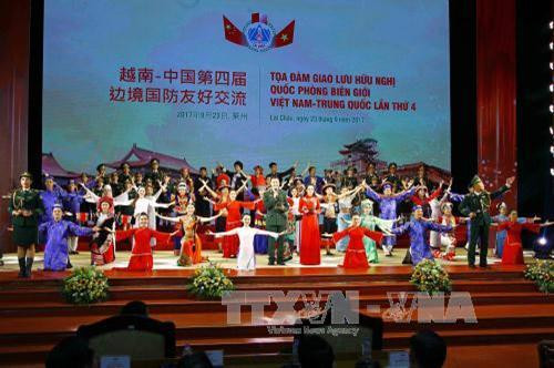 Chương trình văn nghệ chào mừng. Ảnh: An Đăng – TTXVN Chương trình văn nghệ chào mừng. Ảnh: An Đăng – TTXVN