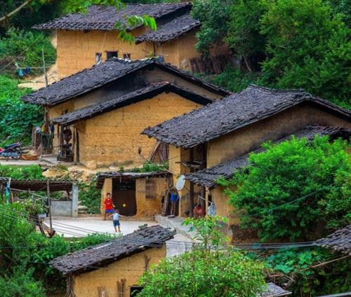 Vẻ đẹp cổ kính của những ngôi nhà trình tưởng.