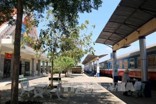 Đoàn tàu chất lượng cao có thể phục vụ tối đa khoảng 300 hành khách mỗi lượt. Ảnh: Nguyễn Thanh - TTXVN Đoàn tàu chất lượng cao có thể phục vụ tối đa khoảng 300 hành khách mỗi lượt. Ảnh: Nguyễn Thanh - TTXVN