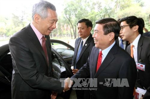 Chủ tịch UBND Thành phố Hồ Chí Minh Nguyễn Thành Phong hội kiến Thủ tướng Singapore Lý Hiển Long. Ảnh: Thanh Vũ-TTXVN