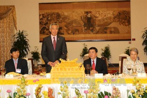 Thủ tướng Singapore Lý Hiển Long phát biểu tại buổi tiếp chiêu đãi của lãnh đạo Thành phố Hồ Chí Minh. Ảnh: Thanh Vũ-TTXVN