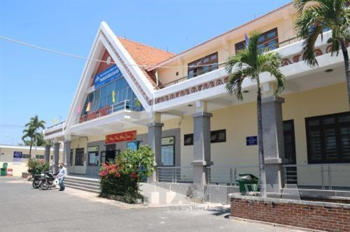 Ga Phan Thiết được xây dựng khang trang, sạch đẹp phục vụ cho hành khách. Ảnh: Nguyễn Thanh - TTXVN Ga Phan Thiết được xây dựng khang trang, sạch đẹp phục vụ cho hành khách. Ảnh: Nguyễn Thanh - TTXVN