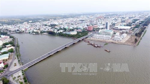 Một góc khu lấn biển thành phố Rạch Giá (Kiên Giang). Ảnh: Mạnh Linh-TTXVN Dự án lấn biển đã góp phần làm thay đổi diện mạo thành phố Rạch Giá, từ đô thị loại III nâng lên đô thị loại II với cơ sở hạ tầng tương đối hiện đại và đồng bộ. Ảnh: Mạnh Linh-TTXVN