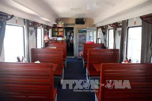 Đoàn tàu có toa phòng ăn rộng rãi phục vụ hành khách. Ảnh: Nguyễn Thanh - TTXVN Đoàn tàu có toa phòng ăn rộng rãi phục vụ hành khách. Ảnh: Nguyễn Thanh - TTXVN