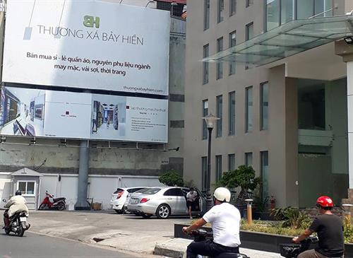 Chung cư Bảy Hiền Tower (Tân Bình) có nhiều sai phạm, trong đó khâu PCCC chưa được khắc phục nhưng đã đưa cư dân vào ở. Ảnh: sggp.org.vn Chung cư Bảy Hiền Tower (Tân Bình) có nhiều sai phạm, trong đó khâu PCCC chưa được khắc phục nhưng đã đưa cư dân vào ở. Ảnh: sggp.org.vn